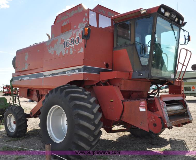 image for item C3014 1988 Case IH 1680 combine