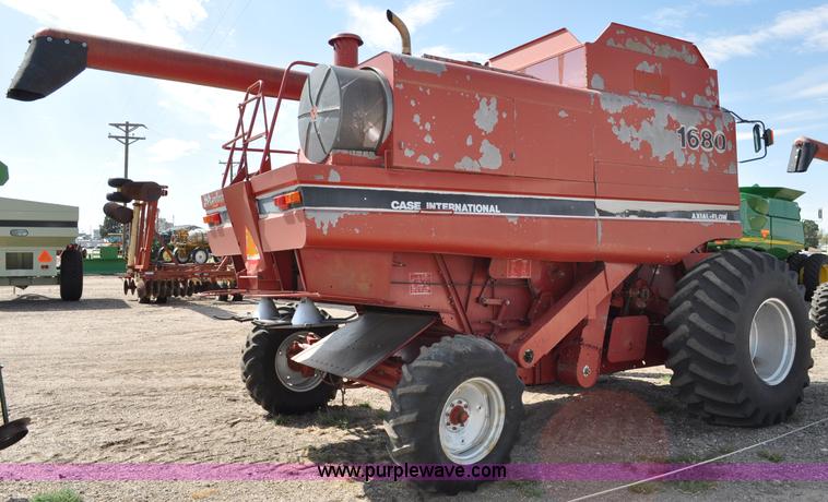 image for item C3014 1988 Case IH 1680 combine