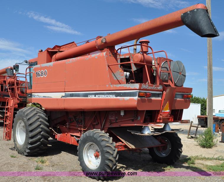 image for item C3014 1988 Case IH 1680 combine