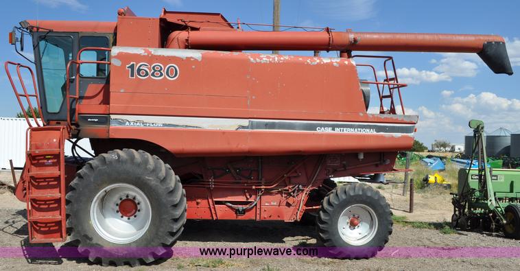 image for item C3014 1988 Case IH 1680 combine