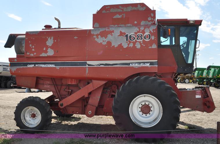 image for item C3014 1988 Case IH 1680 combine