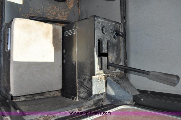 image for item C3014 1988 Case IH 1680 combine