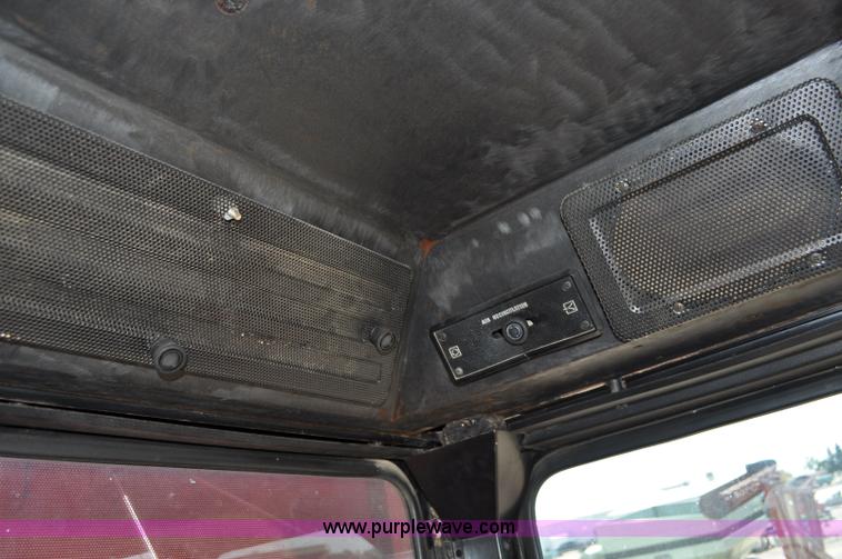 image for item C3014 1988 Case IH 1680 combine