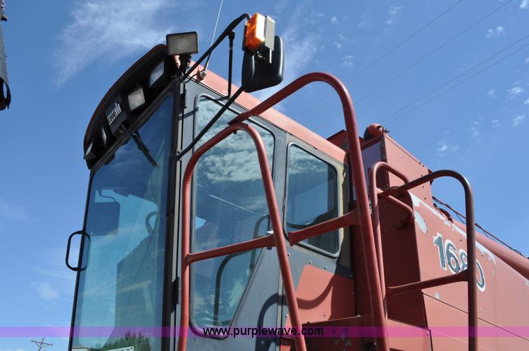 image for item C3014 1988 Case IH 1680 combine