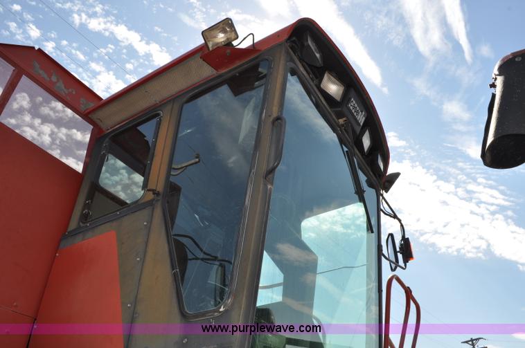 image for item C3014 1988 Case IH 1680 combine