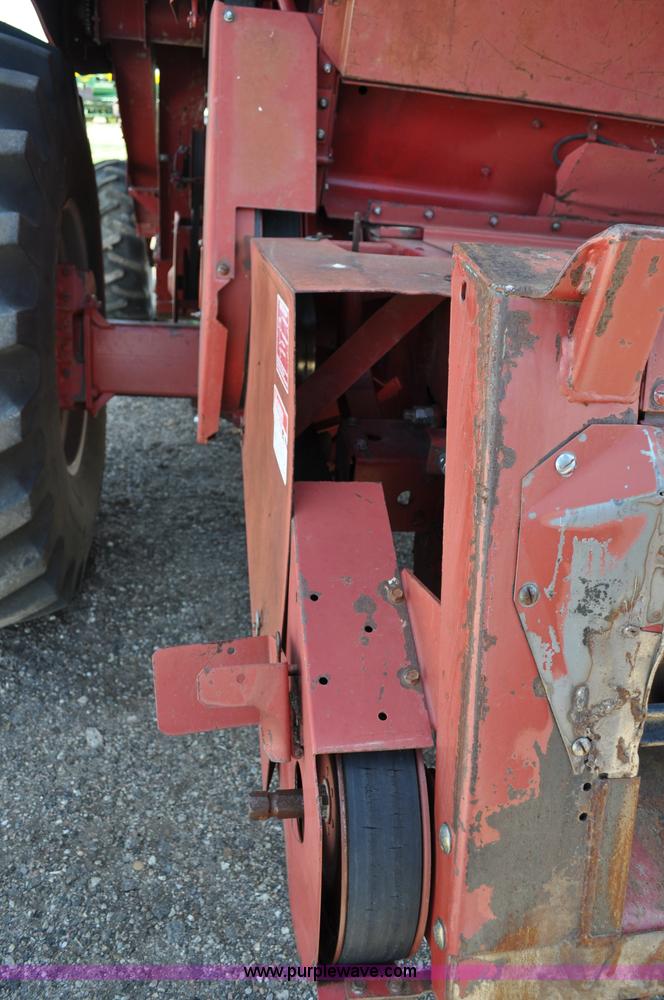 image for item C3014 1988 Case IH 1680 combine