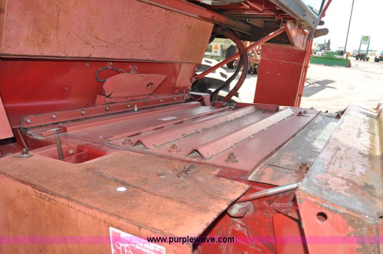 image for item C3014 1988 Case IH 1680 combine