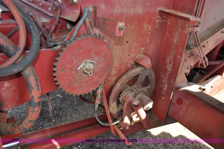 image for item C3014 1988 Case IH 1680 combine