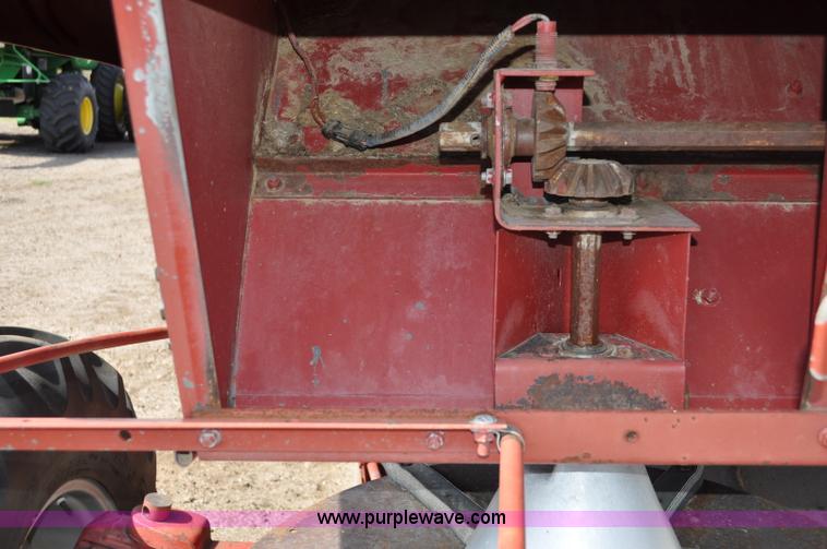 image for item C3014 1988 Case IH 1680 combine