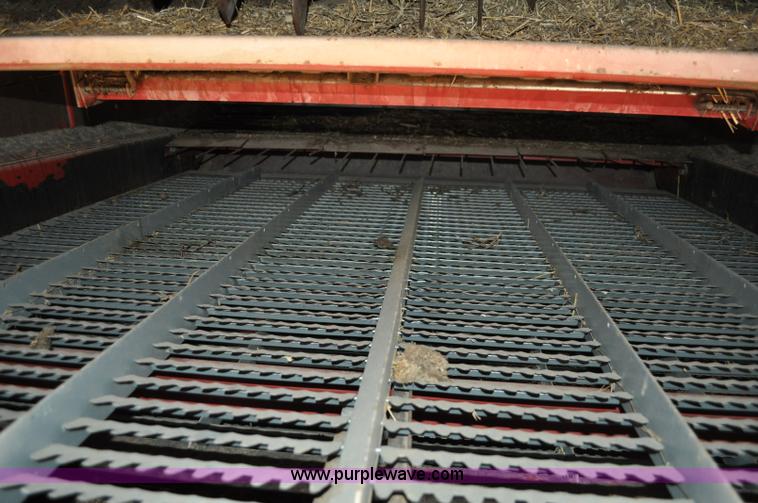 image for item C3014 1988 Case IH 1680 combine