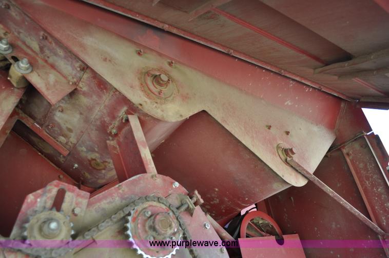 image for item C3014 1988 Case IH 1680 combine