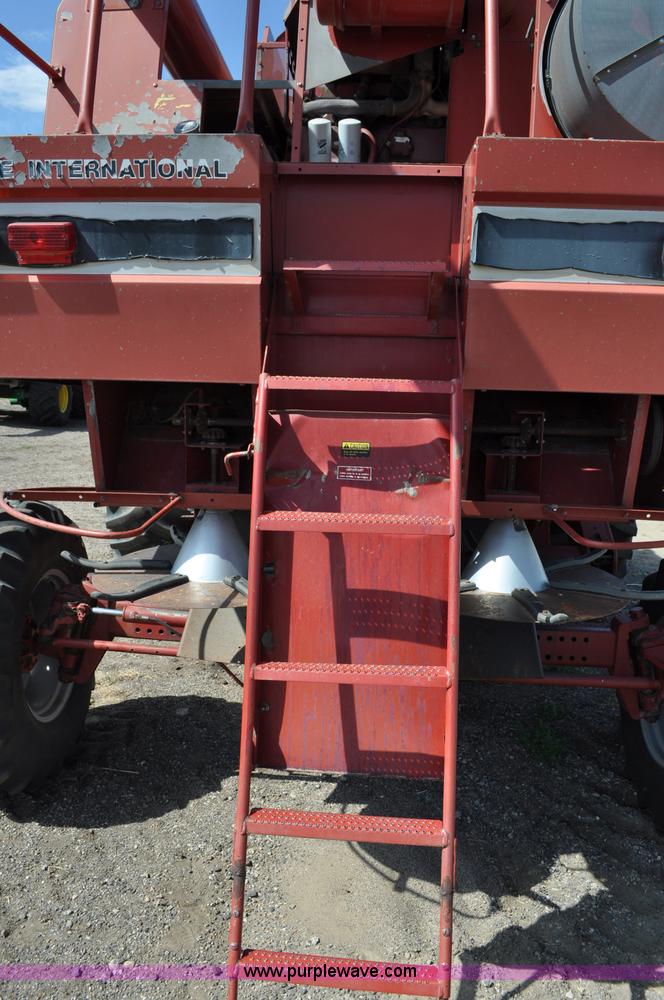 image for item C3014 1988 Case IH 1680 combine