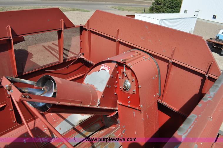 image for item C3014 1988 Case IH 1680 combine