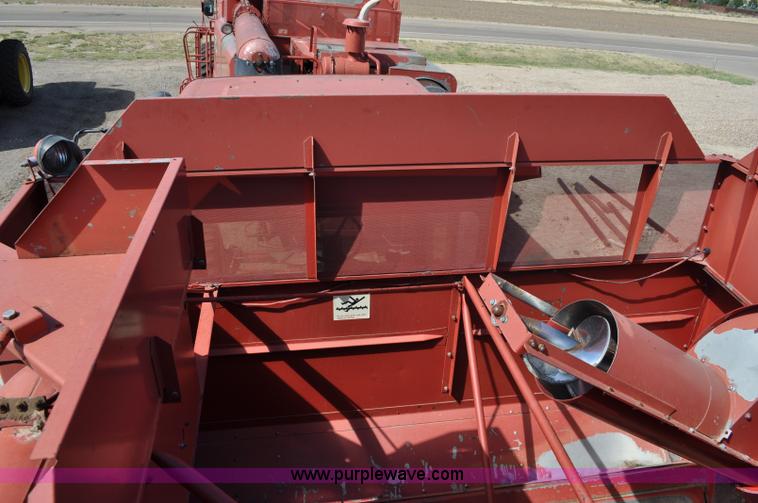 image for item C3014 1988 Case IH 1680 combine