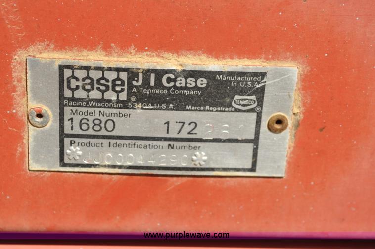 image for item C3014 1988 Case IH 1680 combine