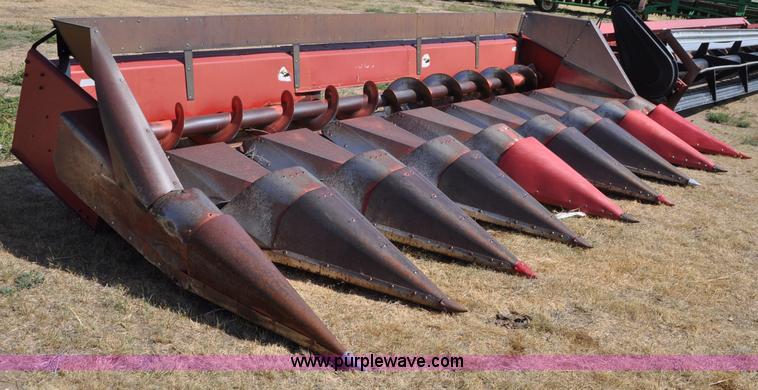 image for item C3015 1989 Case IH 1083 corn header