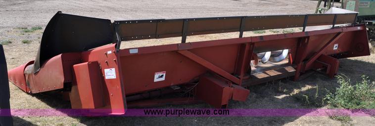 image for item C3015 1989 Case IH 1083 corn header