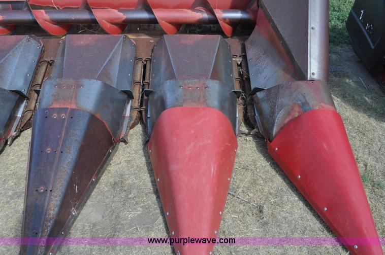 image for item C3015 1989 Case IH 1083 corn header