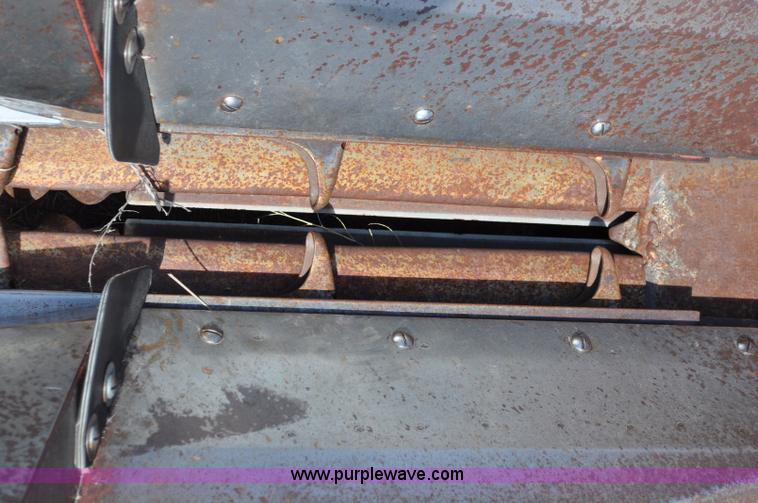 image for item C3015 1989 Case IH 1083 corn header