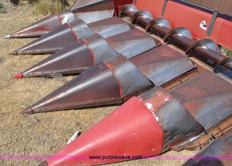 image for item C3015 1989 Case IH 1083 corn header