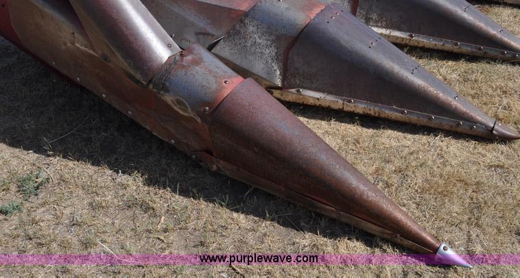 image for item C3015 1989 Case IH 1083 corn header