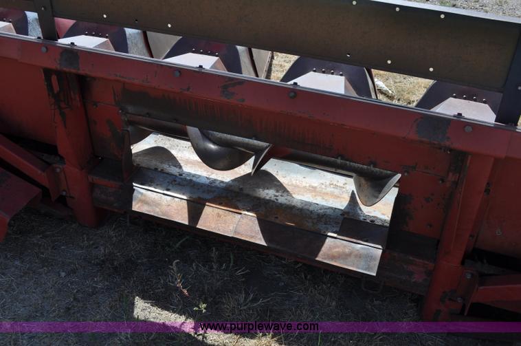image for item C3015 1989 Case IH 1083 corn header