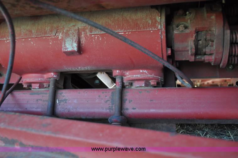 image for item C3015 1989 Case IH 1083 corn header