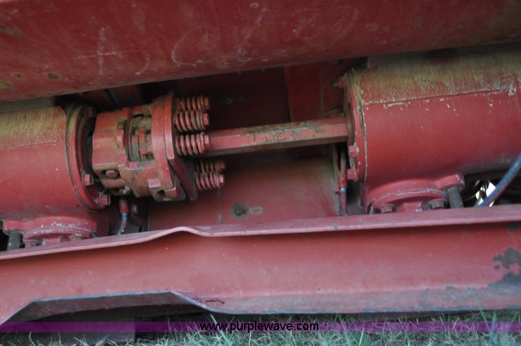 image for item C3015 1989 Case IH 1083 corn header