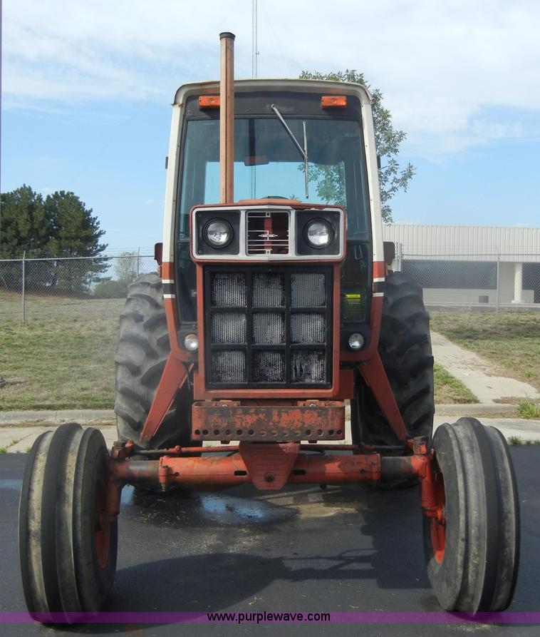 image for item D4474 1977 International 1486 tractor