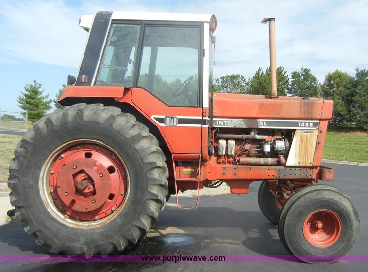 image for item D4474 1977 International 1486 tractor