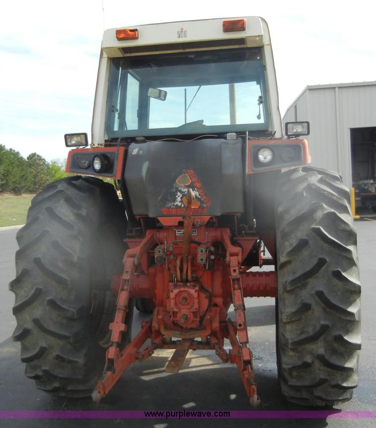 image for item D4474 1977 International 1486 tractor