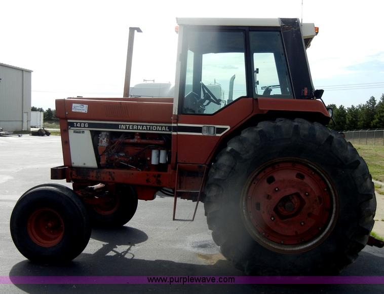 image for item D4474 1977 International 1486 tractor