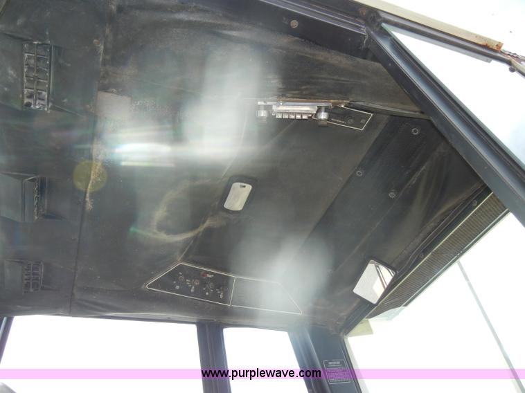 image for item D4474 1977 International 1486 tractor