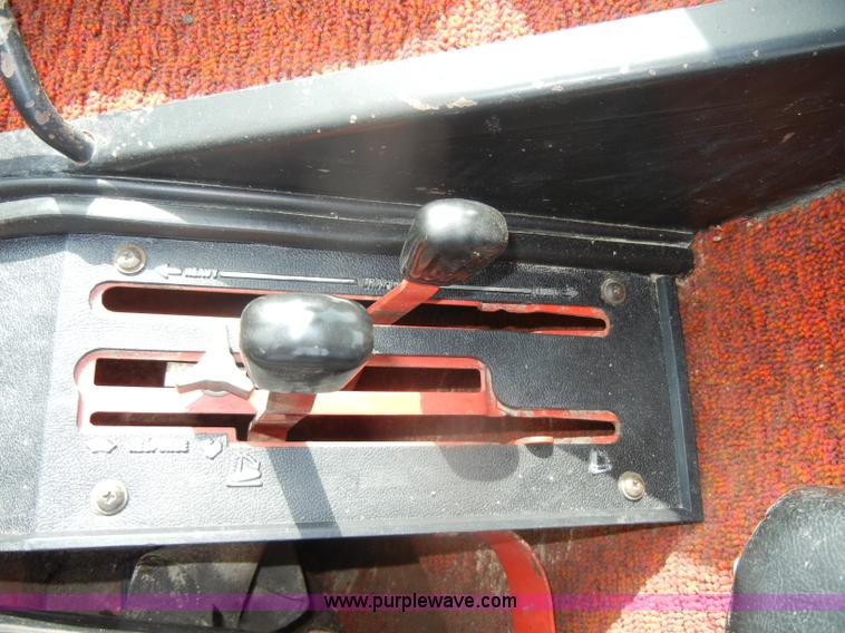 image for item D4474 1977 International 1486 tractor