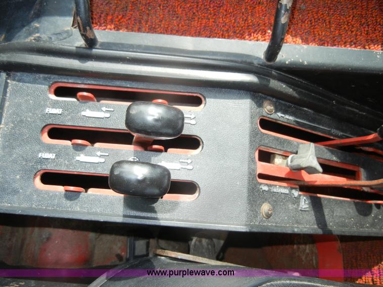 image for item D4474 1977 International 1486 tractor