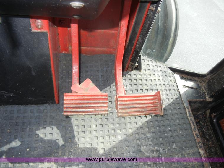 image for item D4474 1977 International 1486 tractor