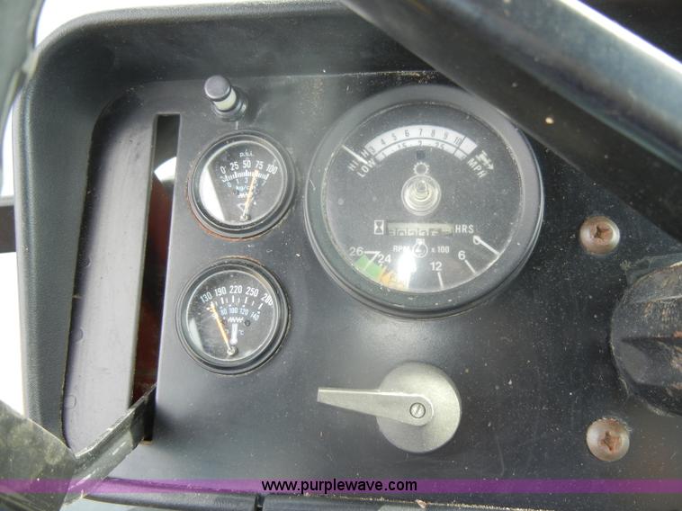 image for item D4474 1977 International 1486 tractor