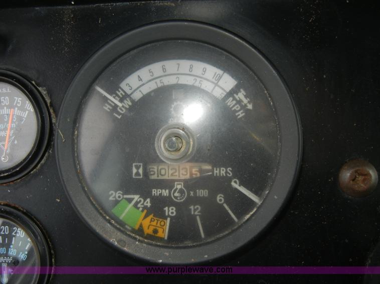 image for item D4474 1977 International 1486 tractor