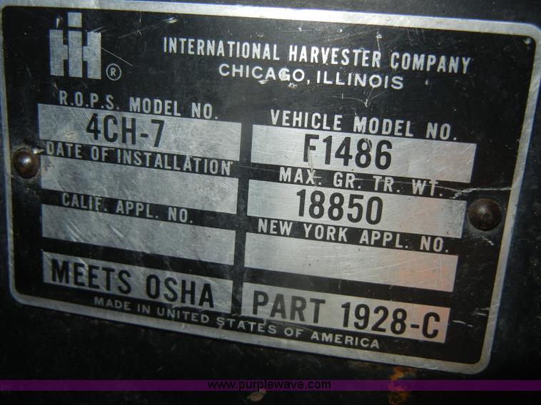 image for item D4474 1977 International 1486 tractor