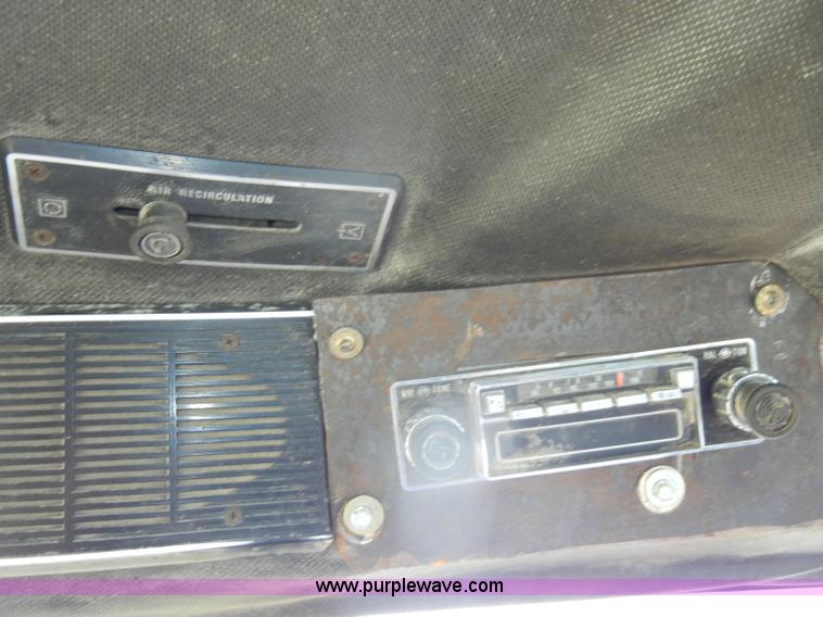 image for item D4474 1977 International 1486 tractor