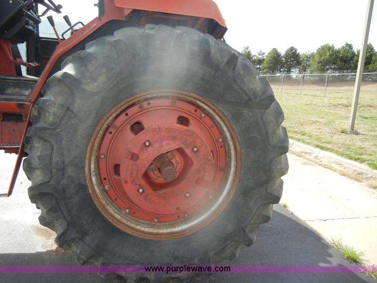 image for item D4474 1977 International 1486 tractor