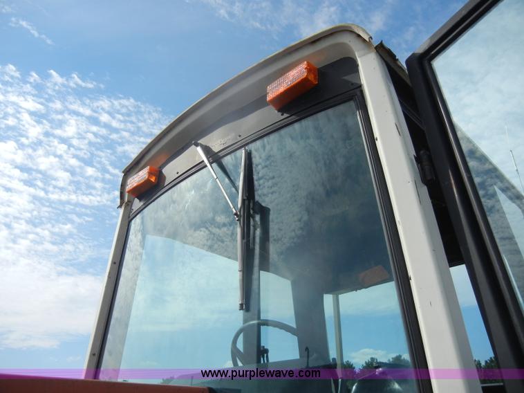 image for item D4474 1977 International 1486 tractor