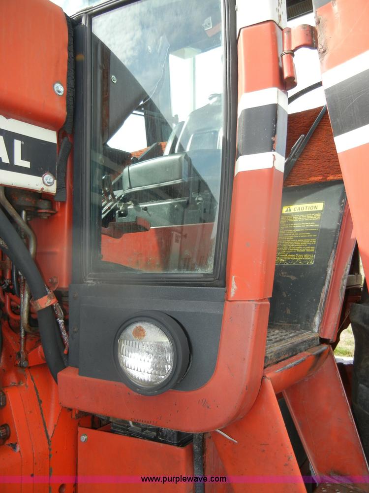 image for item D4474 1977 International 1486 tractor