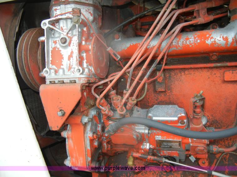 image for item D4474 1977 International 1486 tractor