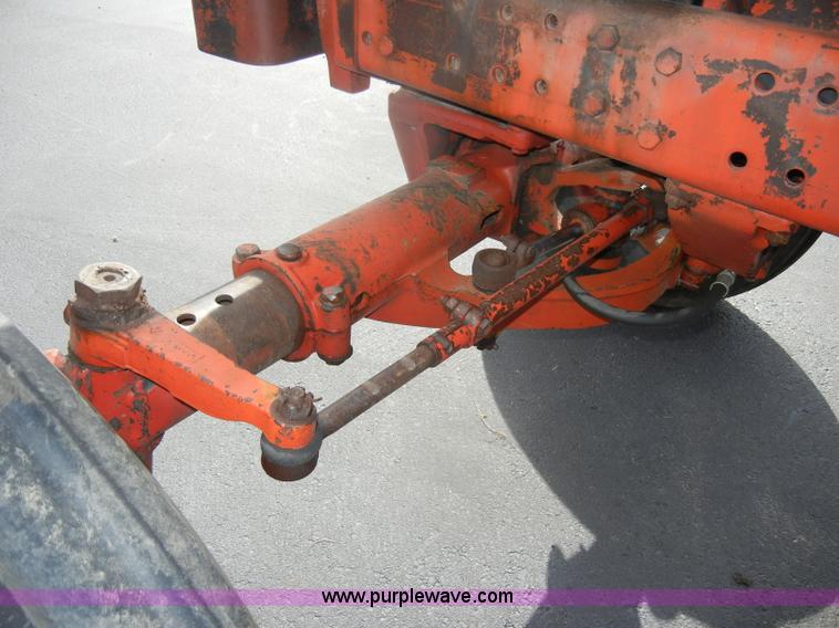 image for item D4474 1977 International 1486 tractor