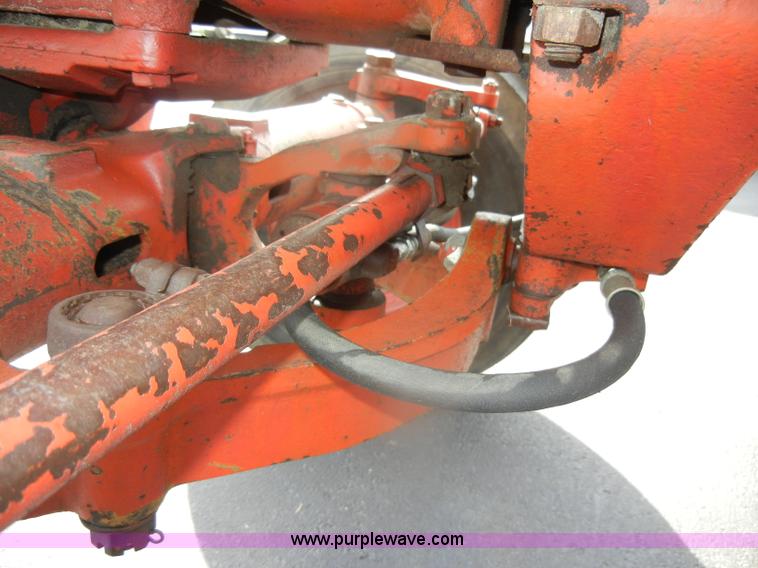 image for item D4474 1977 International 1486 tractor