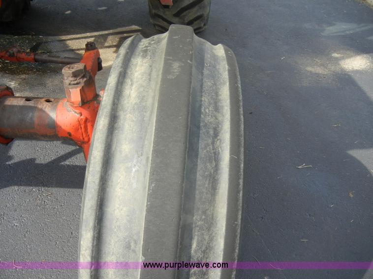 image for item D4474 1977 International 1486 tractor