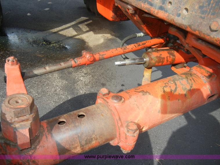 image for item D4474 1977 International 1486 tractor