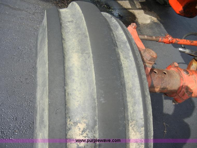 image for item D4474 1977 International 1486 tractor