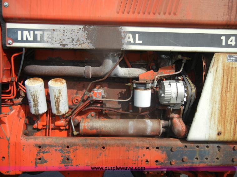 image for item D4474 1977 International 1486 tractor